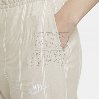 3. Spodnie Nike Sportswear W DD5184-236
