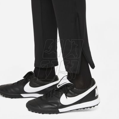 6. Spodnie Nike Strike 21 W CW6093-010