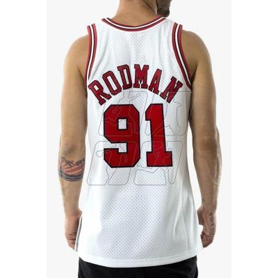3. Koszulka Mitchell &  Ness Chicago Bulls NBA Swingman Jersey Bulls 97-98 Dennis Rodman M SMJYAC18079-CBUWHIT97DRDN