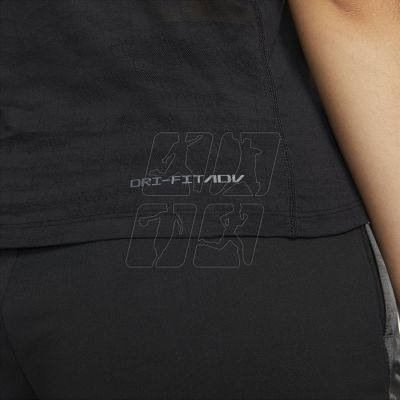 5. Koszulka Nike Dri-FIT ADV Run Division W DM7558-010