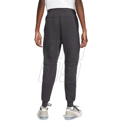 2. Spodnie Nike Sportswear Tech Fleece M FB8002-060