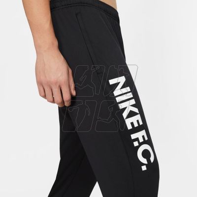 2. Spodnie Nike F.C. Essential M CD0576-010