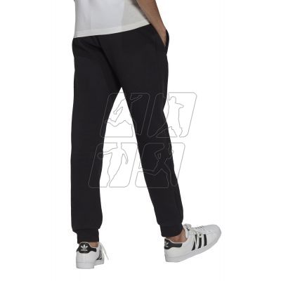 2. Spodnie adidas Essential M H34657