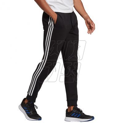 6. Spodnie adidas Essentials Fleece M GK8821