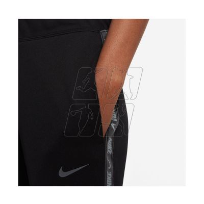 4. Spodnie Nike NSW Tape W DM4645-010