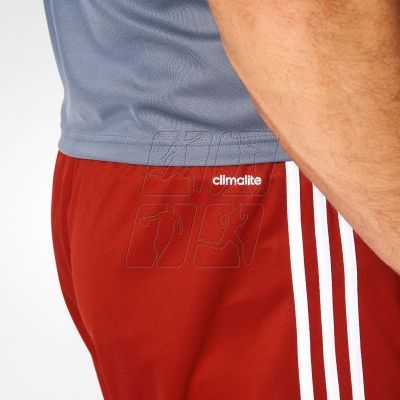 Spodenki piłkarskie adidas Squadra 17 M BJ9226 w kolorze czerwonym, posiadają technologię climalite