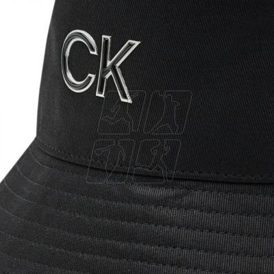 3. Kapelusz Calvin Klein Re-Lock Bucket Hat K60K609654