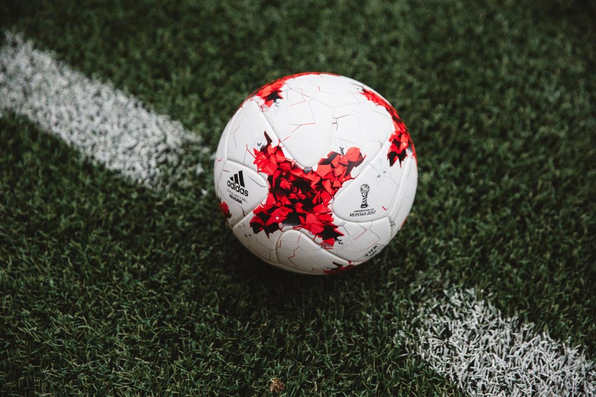Supplement Bachelor Mover adidas Krasava: rubinowa piłka na Puchar Konfederacji 2017 - Sportowy blog  - Hurtowniasportowa.net