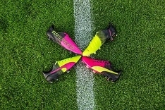 Puma przedstawia nową odsłonę dwukolorowych butów piłkarskich Tricks
