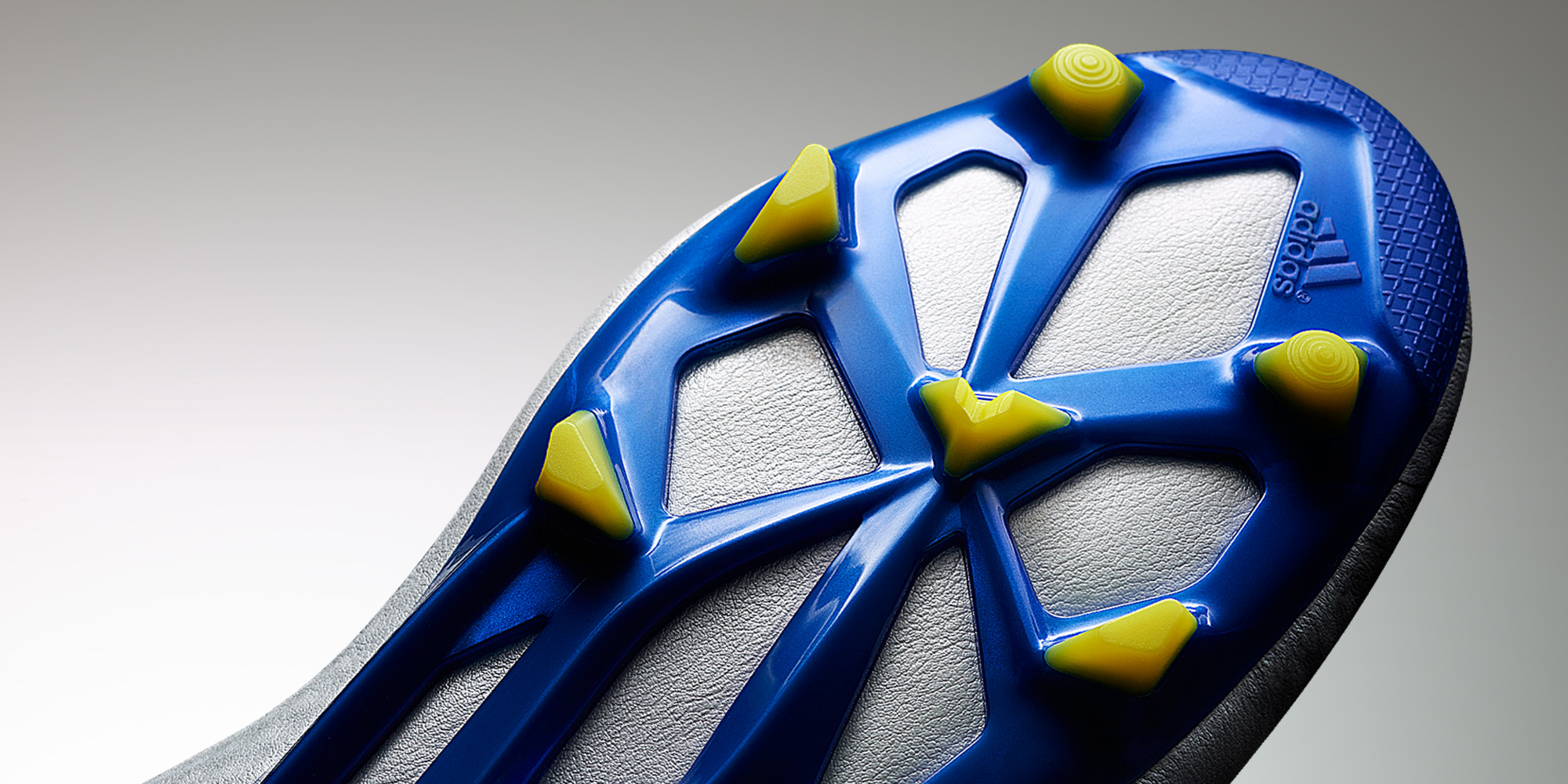 Buty piłkarskie adidas - lanki