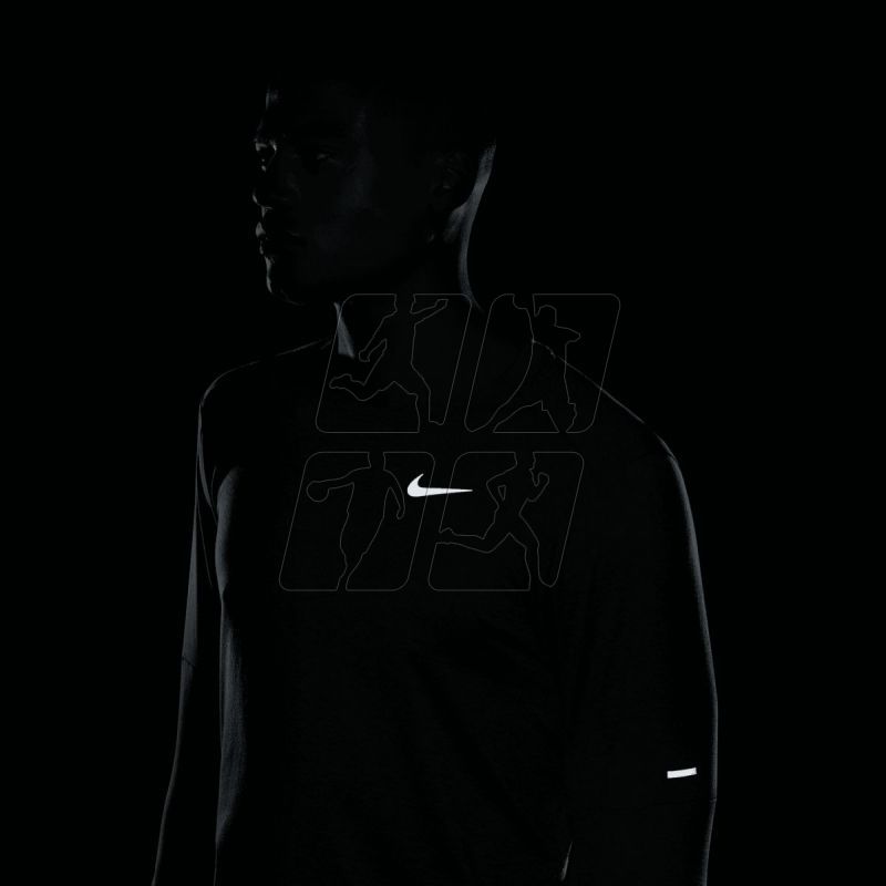 6. Koszulka Nike Dri-FIT Element M DD4754-309
