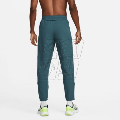 2. Spodnie Nike Dri-FIT Challenger M  DD4894-309