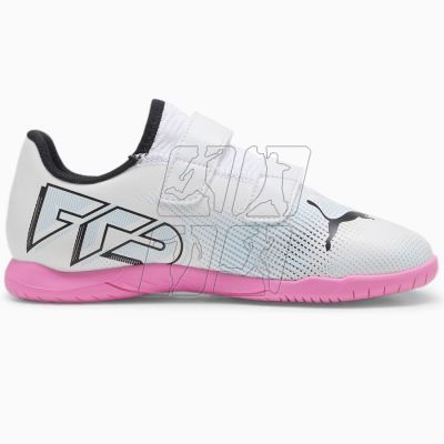 8. Buty piłkarskie Puma Future 7 Play IT Jr 107741-01