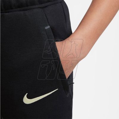4. Spodnie Nike Liverpool FC Soccer Pants Jr DB2936 010