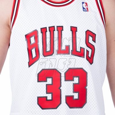 4. Koszulka Mitchell & Ness Chicago Bulls NBA Home Swingman Jersey Bulls 97-98 Scottie Pippen M SMJYAC18054-CBUWHIT97SPI