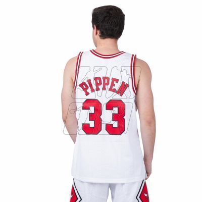 3. Koszulka Mitchell & Ness Chicago Bulls NBA Home Swingman Jersey Bulls 97-98 Scottie Pippen M SMJYAC18054-CBUWHIT97SPI