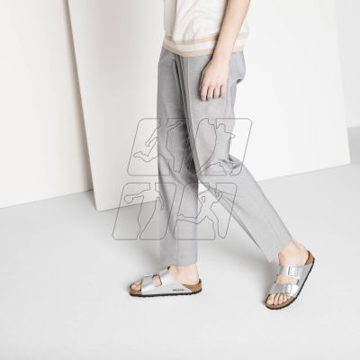 6. Klapki damskie Birkenstock srebrne Arizona Birko-Flor Silver regular szerokie (1012282)