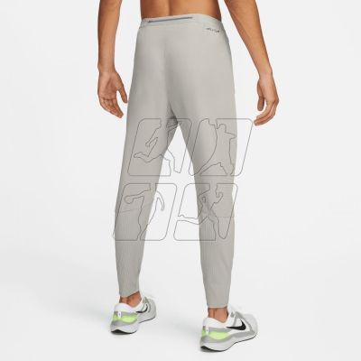 2. Spodnie Nike Dri-FIT ADV AeroSwift M DM4615-012