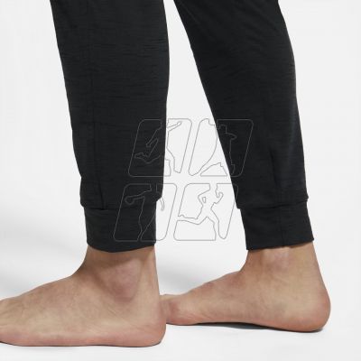 5. Spodnie Nike Yoga Dri-FIT M CZ2208-010