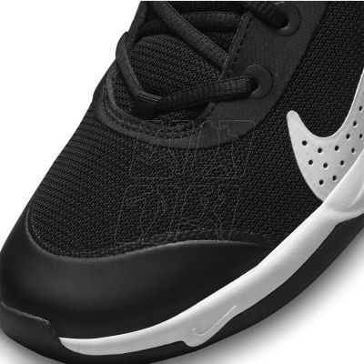 6. Buty Nike Omni Multi-Court Jr DM9027 002