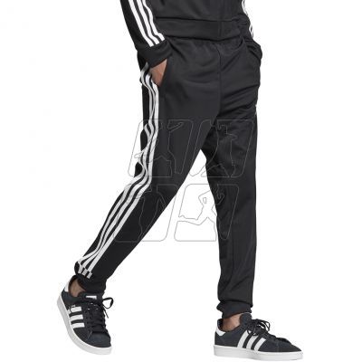 7. Spodnie adidas Superstar Pants Jr DV2879