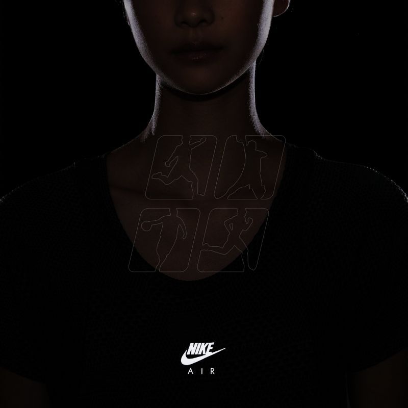 4. Koszulka Nike Air Dri-Fit W DD4027-010