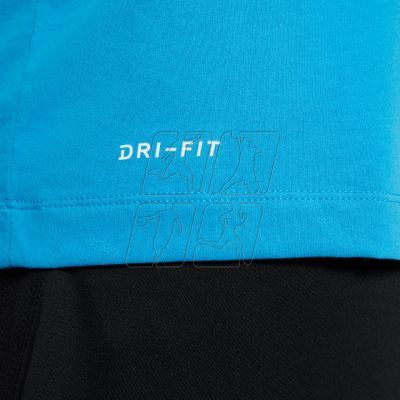 4. Koszulka Nike Dri–FIT M AR6029-447