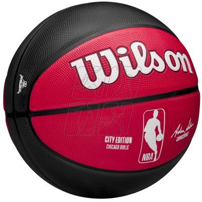 2. Piłka do koszykówki Wilson NBA Team City Edition Chicago Bulls WZ4024205XB