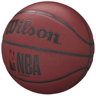 3. Piłka do koszykówki Wilson NBA Forge Crimson Ball WTB8201XB
