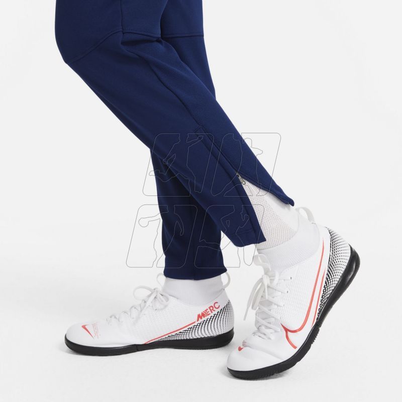 5. Spodnie Nike Therma Fit Academy Winter Warrior Jr DC9158-492
