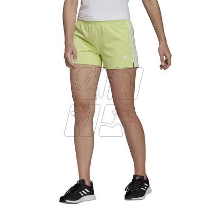 7. Spodenki adidas Essentials Slim 3-Stripes Shorts W HE9361