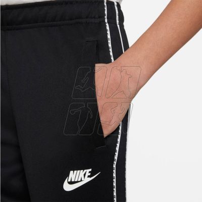 4. Spodnie Nike Sportswear Joggers Jr DD4008 010