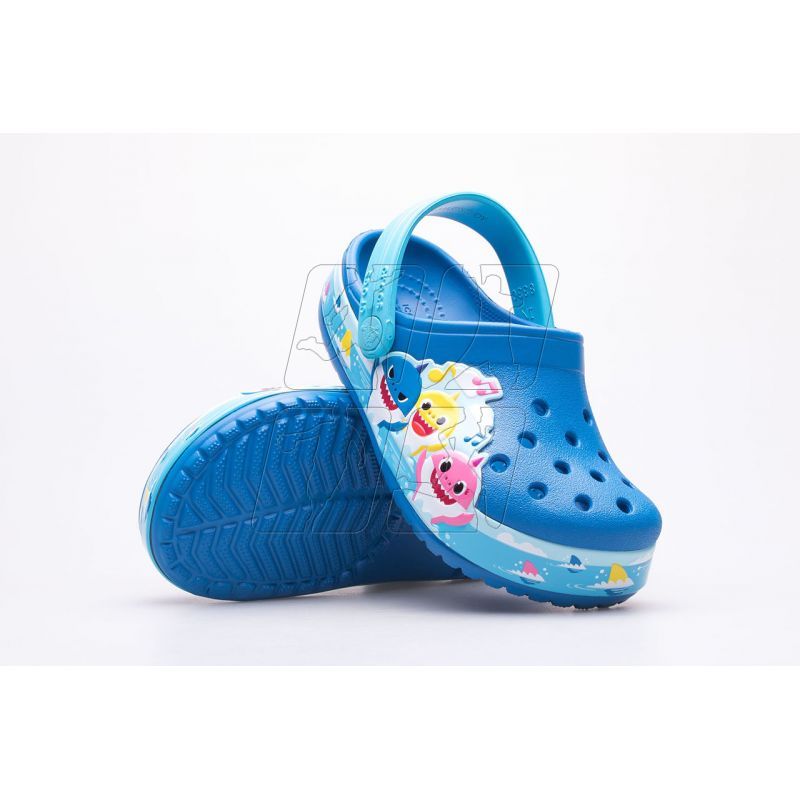 9. Klapki Crocs Fl Babyshark Band Clog T Jr 207066-4JL