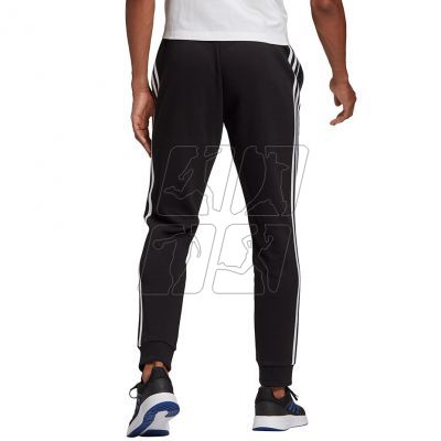 5. Spodnie adidas Essentials Fleece M GK8821