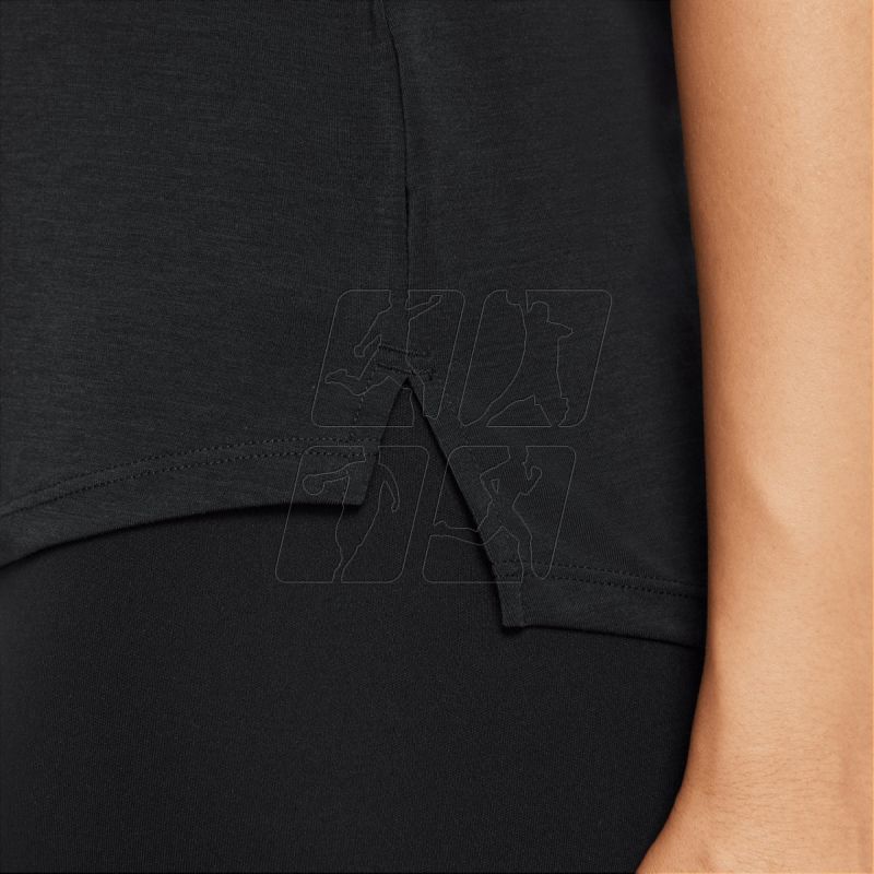 4. Koszulka Nike Dri-FIT One Luxe W DD0615-010