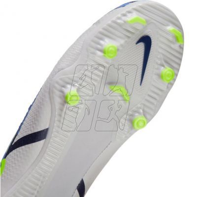8. Buty piłkarskie Nike Phantom GT2 Academy FG/MG Jr DC0812 570