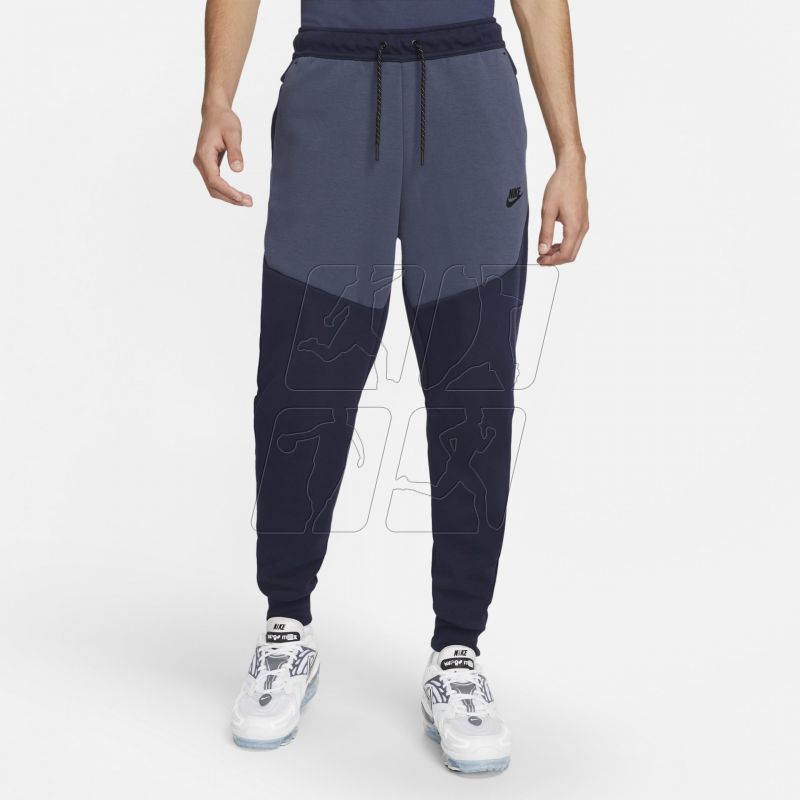 2. Spodnie Nike Sportswear Tech Fleece M CU4495-451