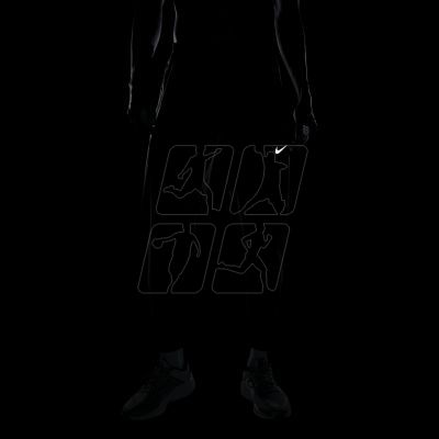 8. Spodnie Nike Dri-FIT Challenger M  DD4894-309