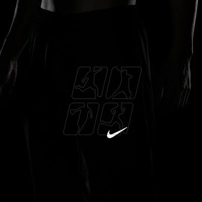 7. Spodnie Nike Dri-FIT Challenger M DD4894-010