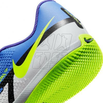 4. Buty piłkarskie Nike Phantom GT2 Academy IC Jr DC0816 570