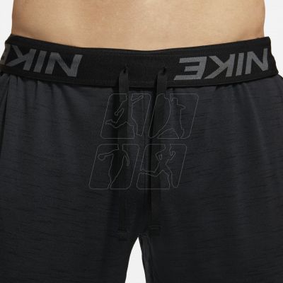 4. Spodnie Nike Yoga Dri-FIT M CZ2208-010