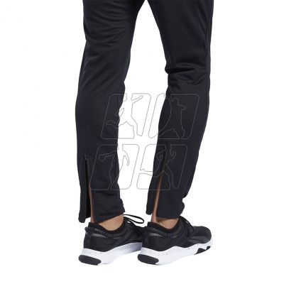 5. Spodnie Reebok Workout Knit Pant M FJ4057
