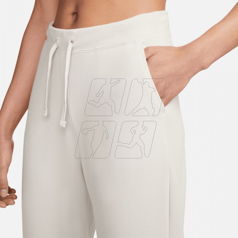 3. Spodnie Nike Yoga Luxe W DN0936-104