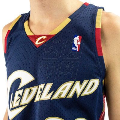 9. Koszulka Mitchell &Ness Cleveland Cavaliers NBA Swingman Jersey Lebron James M SMJYGS18156-CCANAVY08LJA