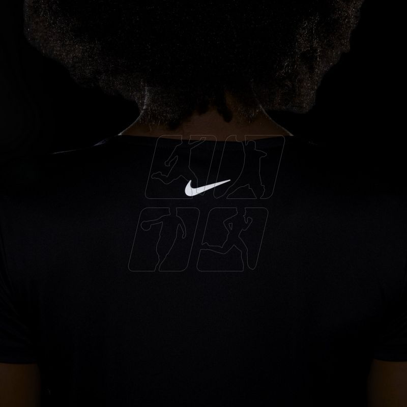 7. Koszulka Nike Swoosh Run W CZ9278-010