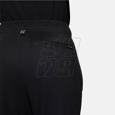 4. Spodnie Nike Poly Jr DM8546 010