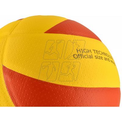 Piłka Meteor Chili PU została wykonana z miękkiego tworzywa które zapewnia dobre odbicie i komfort gry.