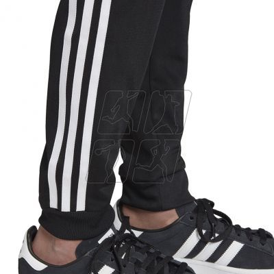 9. Spodnie adidas Superstar Pants Jr DV2879