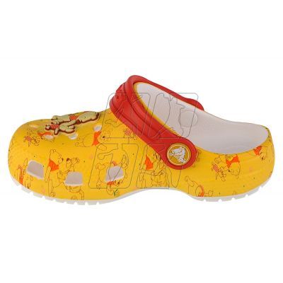 2. Klapki Crocs Classic Disney Winnie The Pooh T Clog Jr 208358-94S