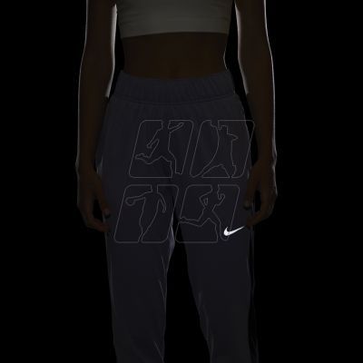 6. Spodnie Nike Therma-FIT Essential W DD6472-519